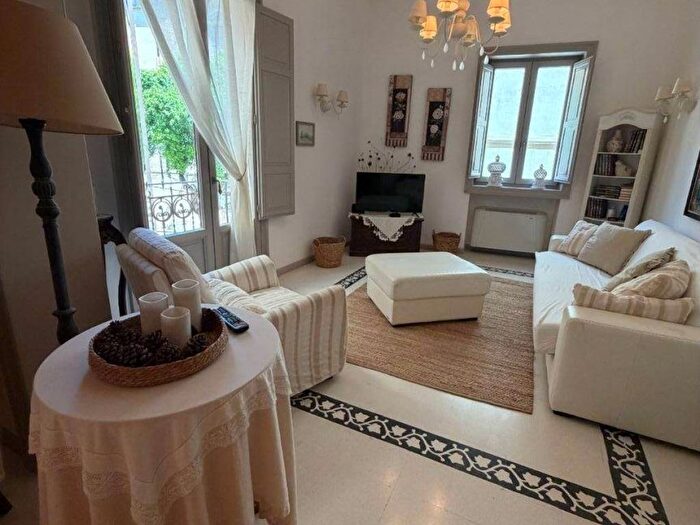 Appartamento con 6 locali in affitto in Via Leonardo Bileti, Centro, Trapani