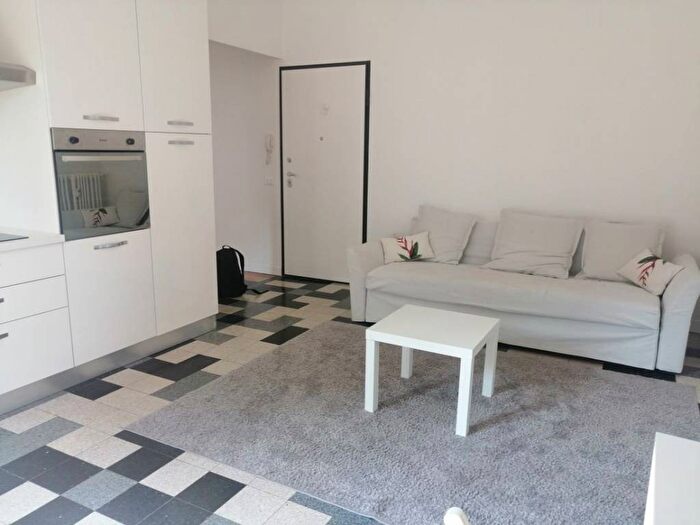 Appartamento trilocale in affitto in Via Filippo Sassetti, Isola, Milano