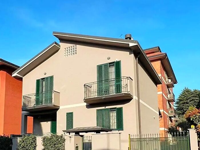 Casa con 5 locali in vendita in Via Ciro Menotti, Opera