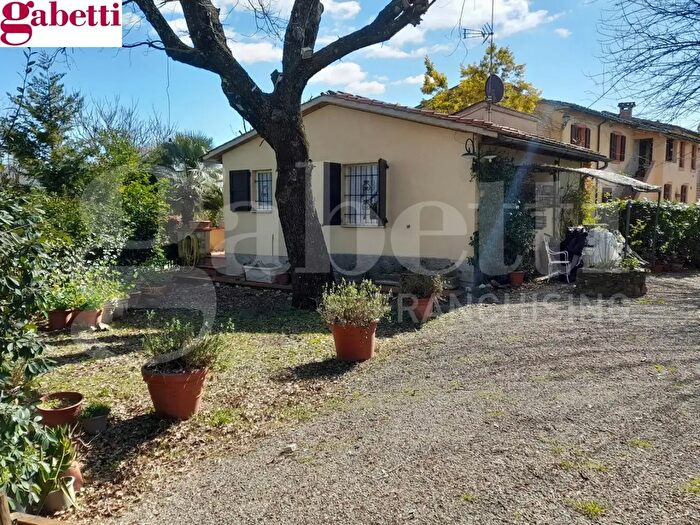 Casa trilocale in vendita in Casole DElsa