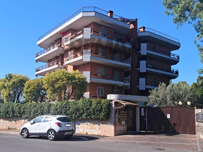 Appartamento quadrilocale in affitto in Via San Basile, Anagnina, Roma