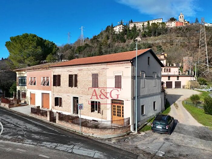 Casa con 8 locali in vendita in Via San Giovanni, Belforte Del Chienti