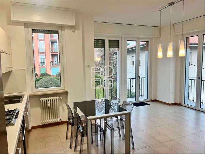 Appartamento trilocale in affitto in Via Vittorio Veneto, Desenzanino, Desenzano del Garda