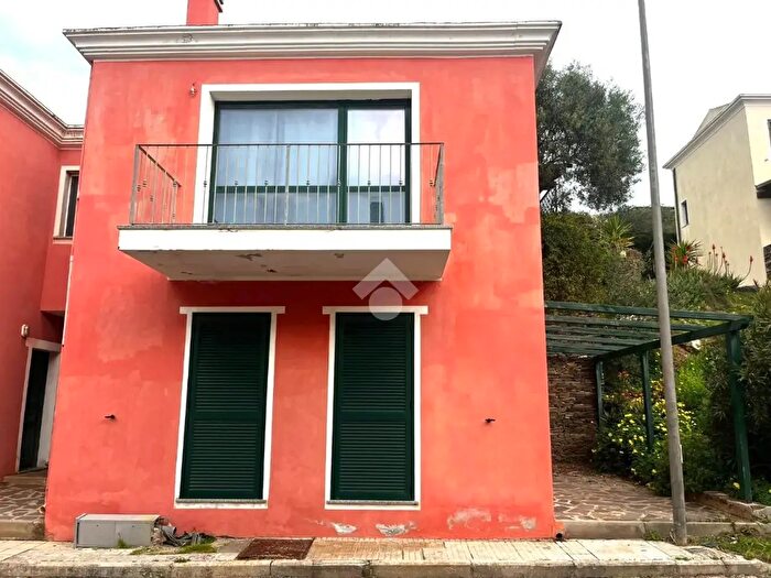 Casa quadrilocale in vendita in Via Vela Latina, Stintino