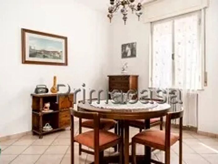 Appartamento trilocale in vendita in Via Volturno, Verona
