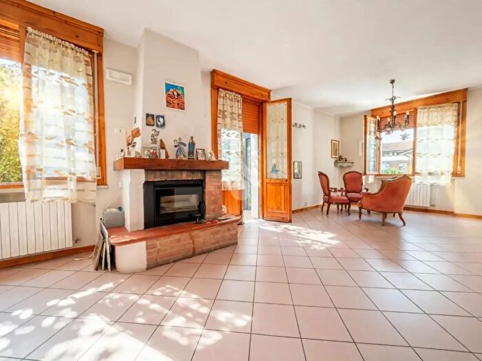 Appartamento con 5 locali in vendita in Viale Umberto I, Reggio nell'Emilia