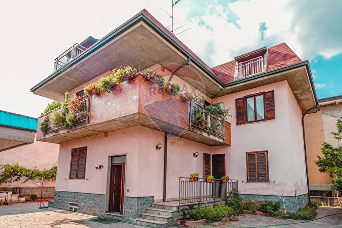 Appartamento trilocale in vendita in Via Crispi, Busto Arsizio