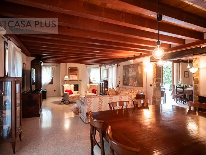 Casa quadrilocale in vendita in Via Farra a, Pieve del Grappa