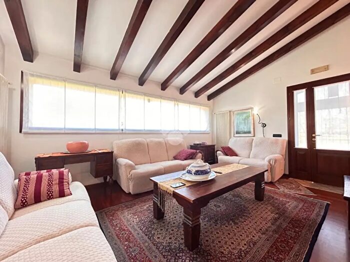 Casa quadrilocale in vendita in Via delle Cave, Treviso