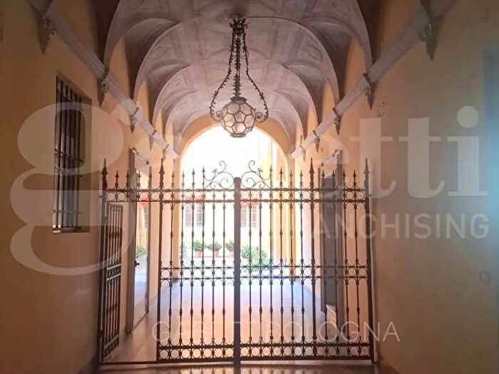 Appartamento bilocale in affitto in Via De Carbonesi, Bologna