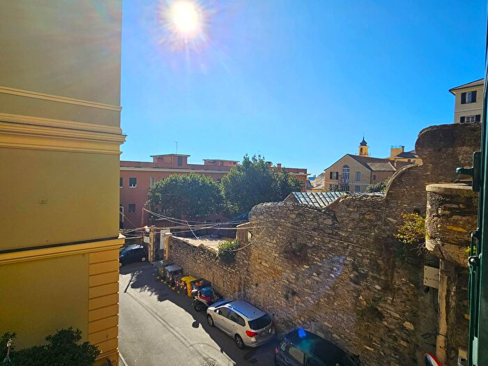 Appartamento con 7 locali in vendita in Via Asilo Davide E Delfina Garbarino, Genova