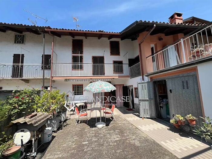 Casa con 5 locali in vendita in Via Papa Giovanni, Lauriano