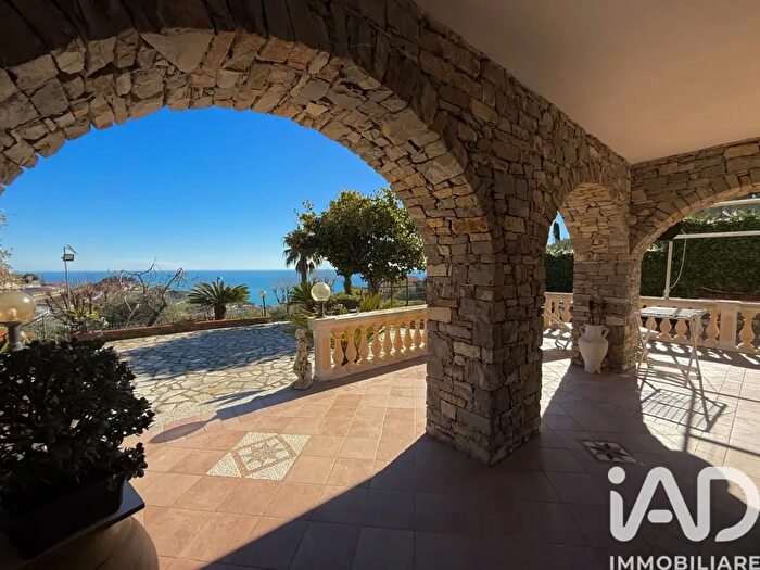 Casa con 17 locali in vendita in Via Mateotti, Cipressa