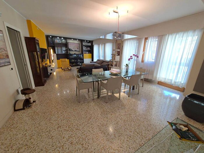 Appartamento quadrilocale in affitto in Via Umberto I, Prato della Valle Pontecorvo, Padova