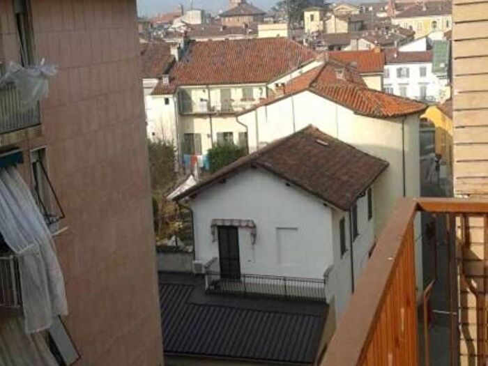 Appartamento bilocale in affitto in Via Luigi Marchino, Centro, Casale Monferrato