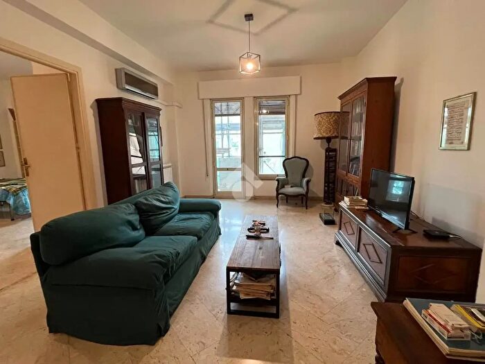 Appartamento con 5 locali in vendita in Corso C Finocchiaro Aprile, Palermo