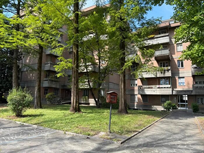 Appartamento trilocale in vendita in Via Sporzana, Parma