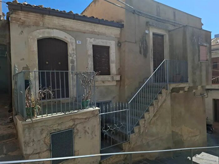 Casa con 6 locali in vendita in Via Spirito Santo, Licodia Eubea