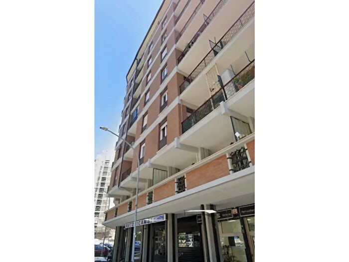 Appartamento trilocale in vendita in Via Nocera Umbra, Roma