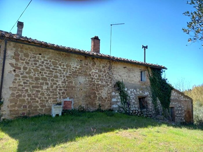 Casa con 16 locali in vendita in Siena