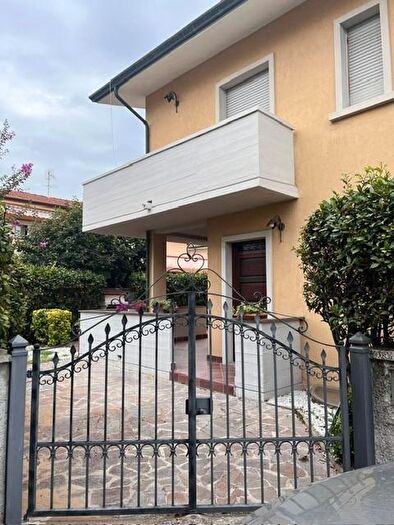 Casa quadrilocale in vendita in Viareggio