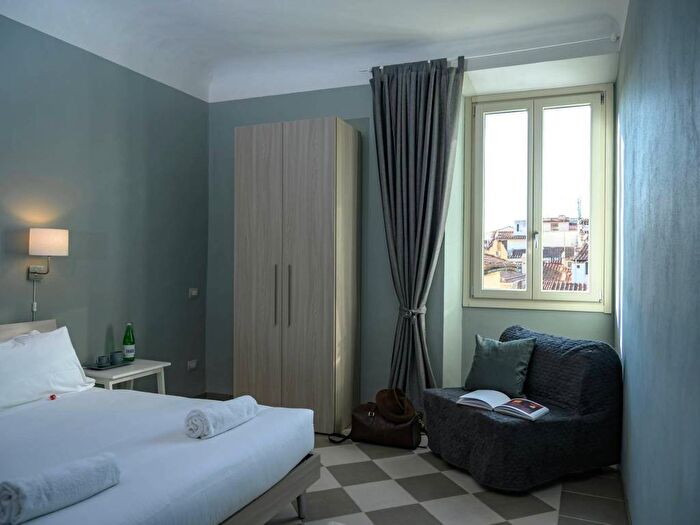 Appartamento con 5 locali in affitto in Via Camillo Benso di Cavour, San Marco SS Annunziata, Firenze