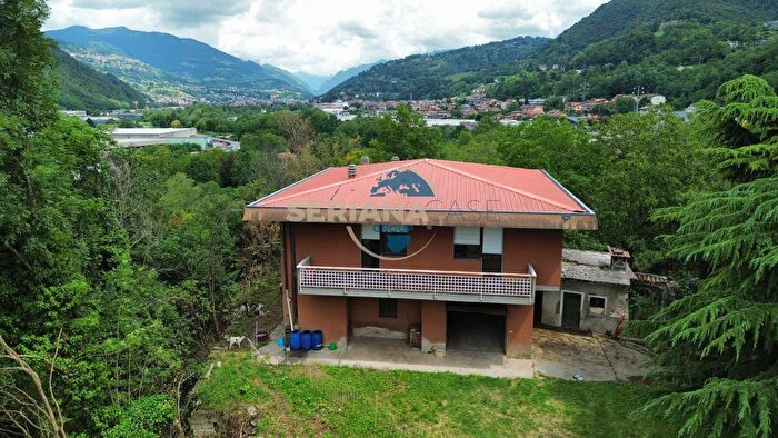 Casa con 6 locali in vendita in Via per Cene, Albino