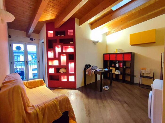 Appartamento quadrilocale in affitto in Via Alserio, Farini, Milano