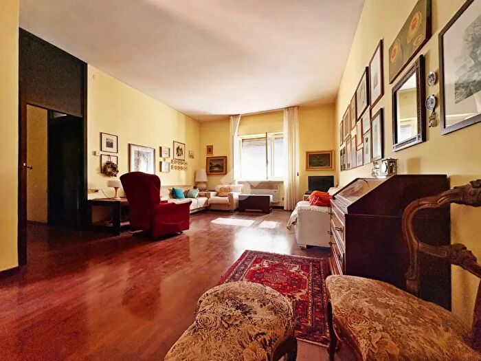 Appartamento con 11 locali in vendita in Viale Campo Sportivo, Fabriano