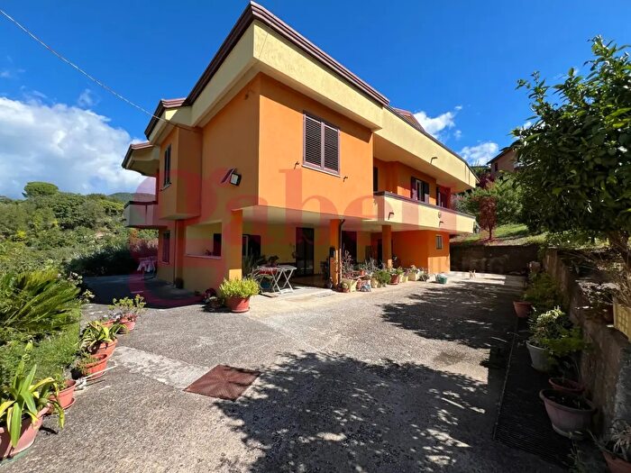 Casa con 10 locali in vendita in Via Cappuccini, Cerreto Sannita