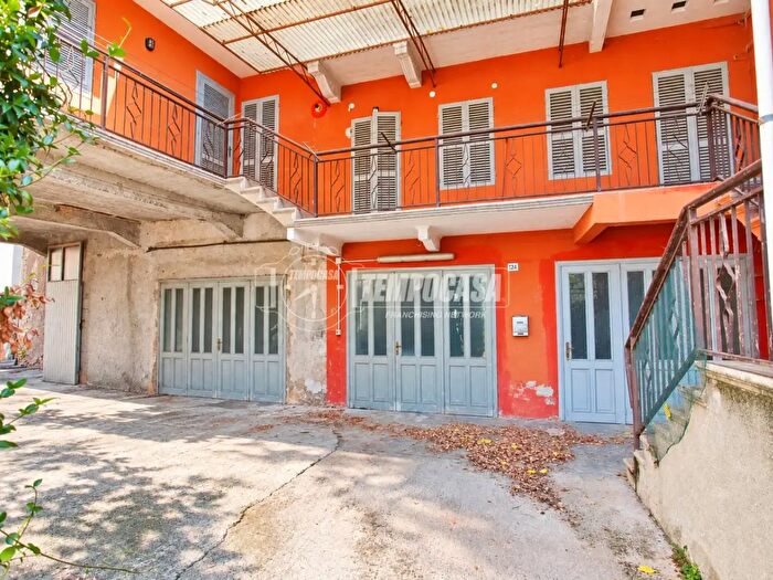 Appartamento trilocale in vendita in Roasio