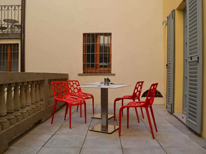 Appartamento trilocale in affitto in Via Santa Maria Fulcorina, Carrobbio, Milano