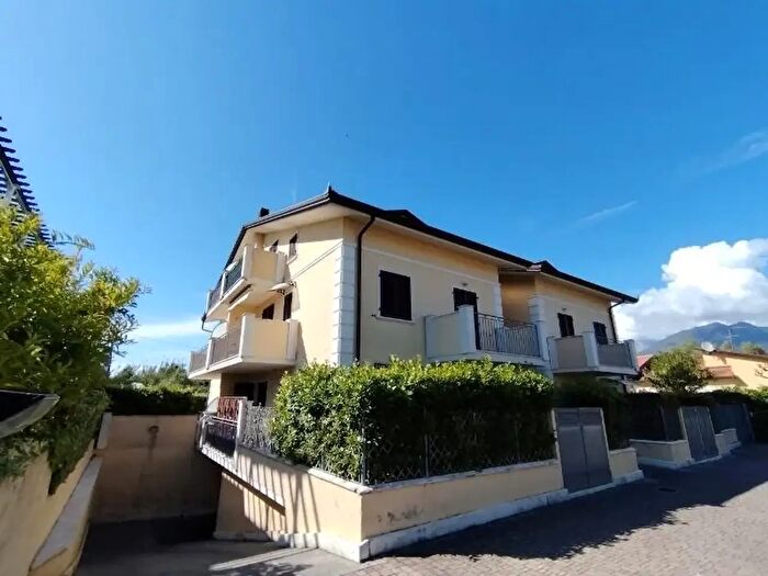 Appartamento trilocale in vendita in Massa