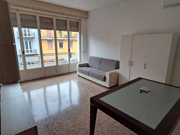 Appartamento bilocale in affitto in Via Vespri Siciliani, Giambellino, Milano