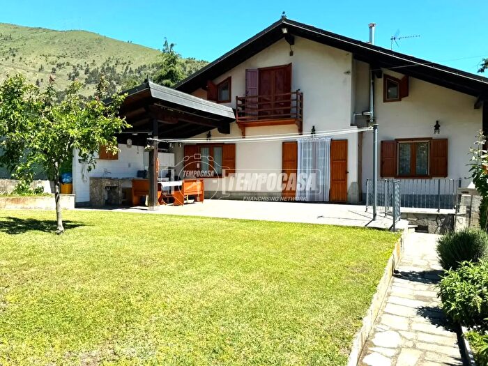 Casa con 6 locali in vendita in Via Borgonuovo, Givoletto