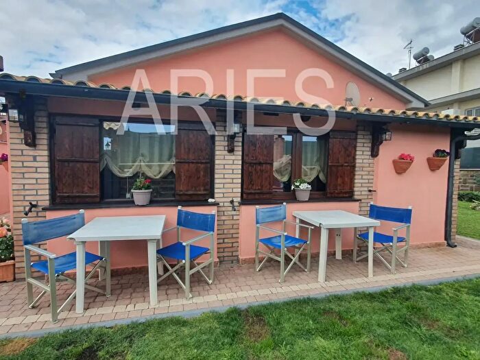 Casa trilocale in vendita in Viale di Focene, Fiumicino