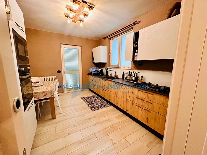 Casa con 6 locali in vendita in Forte Dei Marmi