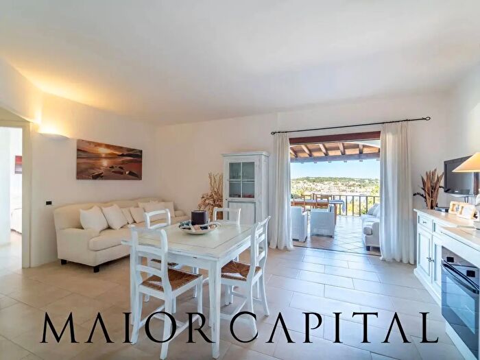 Appartamento trilocale in vendita in Arzachena