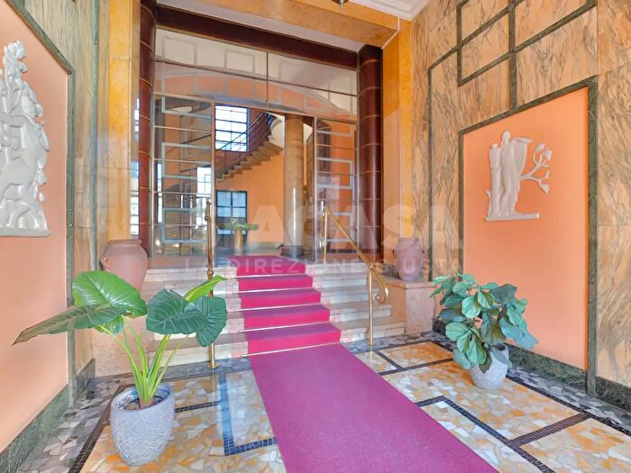 Appartamento con 5 locali in vendita in Largo Fratelli Cervi, Milano