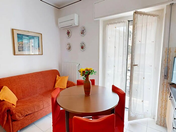 Appartamento trilocale in vendita in Via Aurelia, Loano