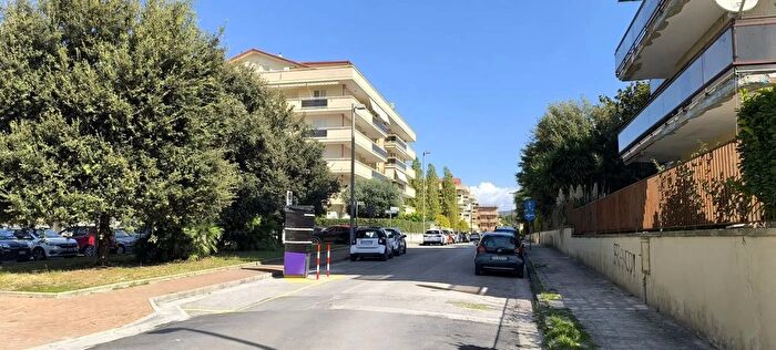 Appartamento con 5 locali in vendita in Via Trieste, San Nicola La Strada