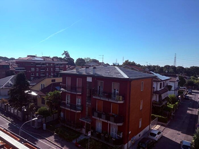 Appartamento trilocale in affitto in Via Valera, Centro, Arese