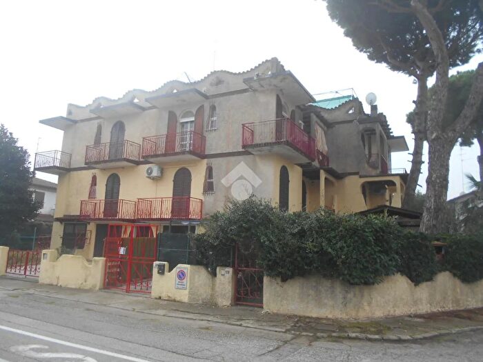 Appartamento trilocale in vendita in Viale Santo Domingo, Comacchio