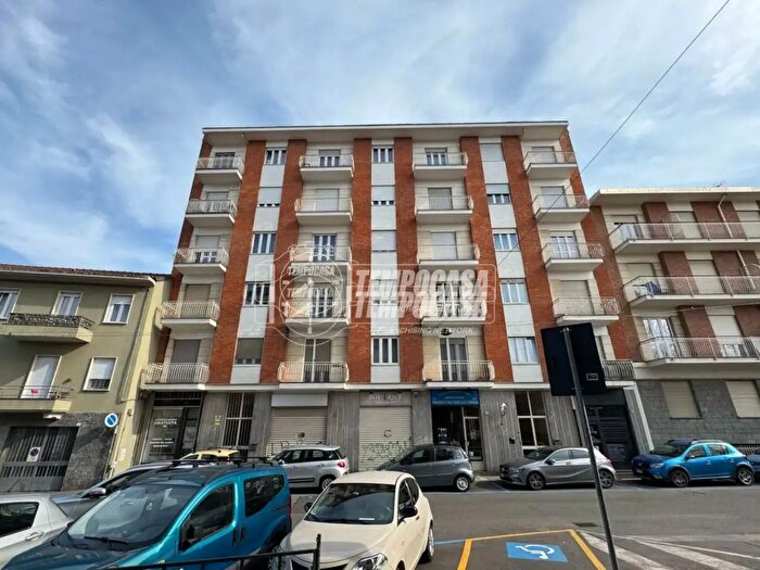 Appartamento trilocale in vendita in Via Cavour, Settimo Torinese