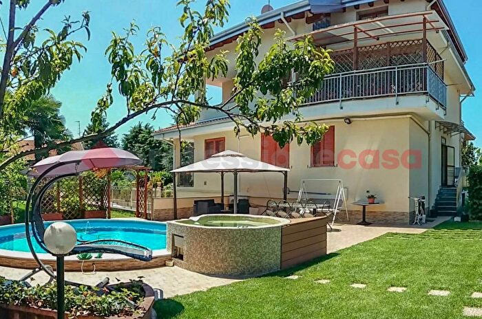 Casa con 6 locali in vendita in Via Domenico da Inveruno, Dairago