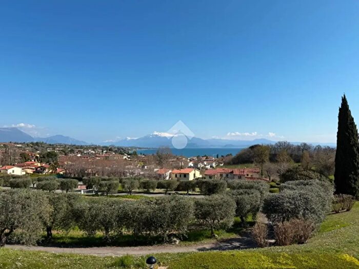 Appartamento trilocale in vendita in Via Prais, Padenghe Sul Garda