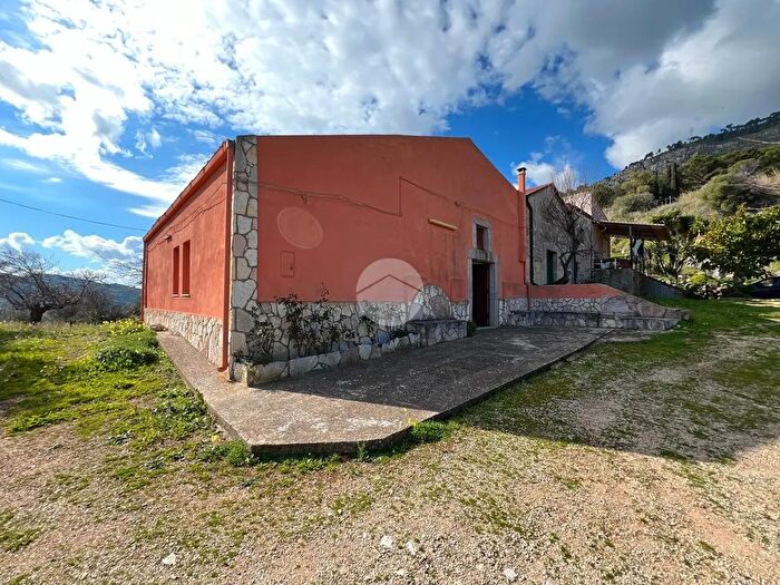 Casa trilocale in vendita in Contrada Gagliardetta, Castellammare Del Golfo