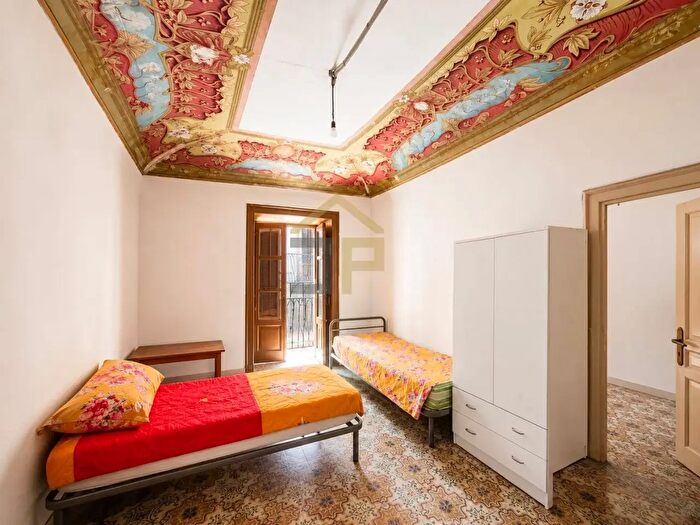 Appartamento con 6 locali in vendita in Discesa delle Capre, Palermo
