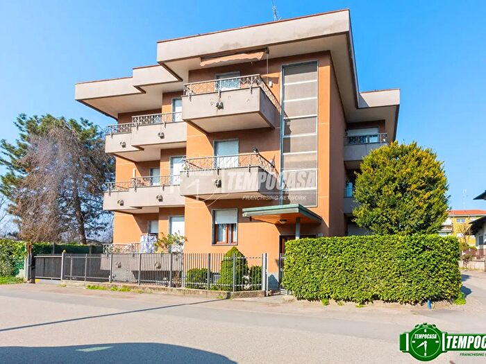 Appartamento trilocale in vendita in Via Aprica, Busto Arsizio