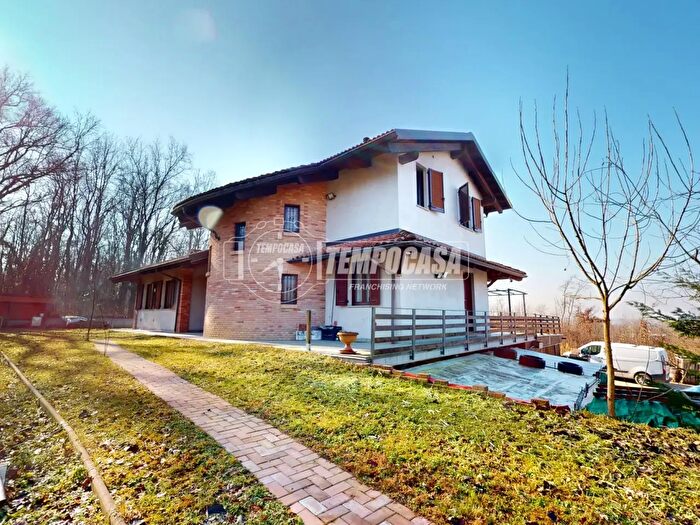 Casa con 6 locali in vendita in Via Don Pennanzio, Bra